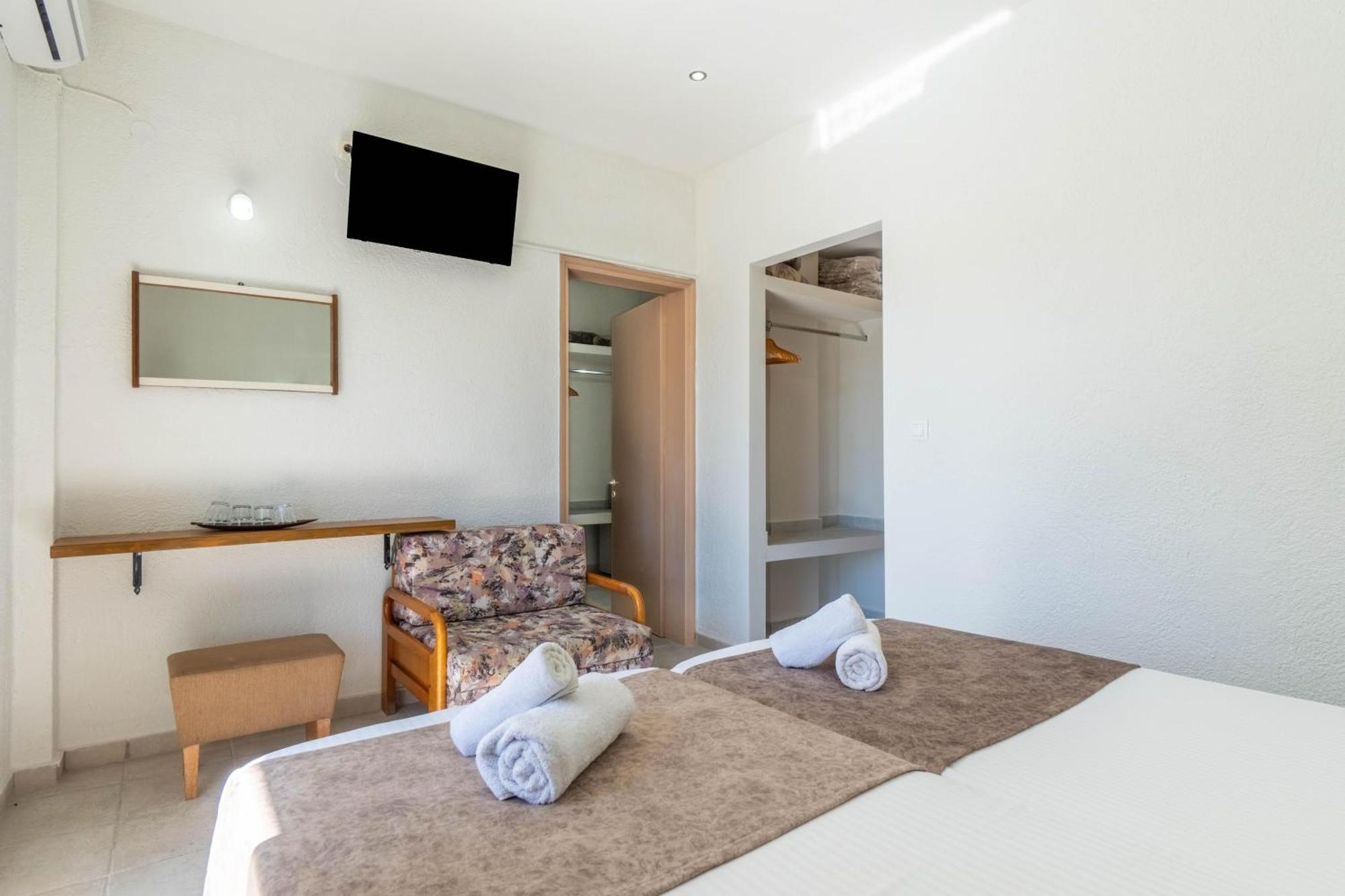 Angela Hotel & Apartments Gouvia Bagian luar foto