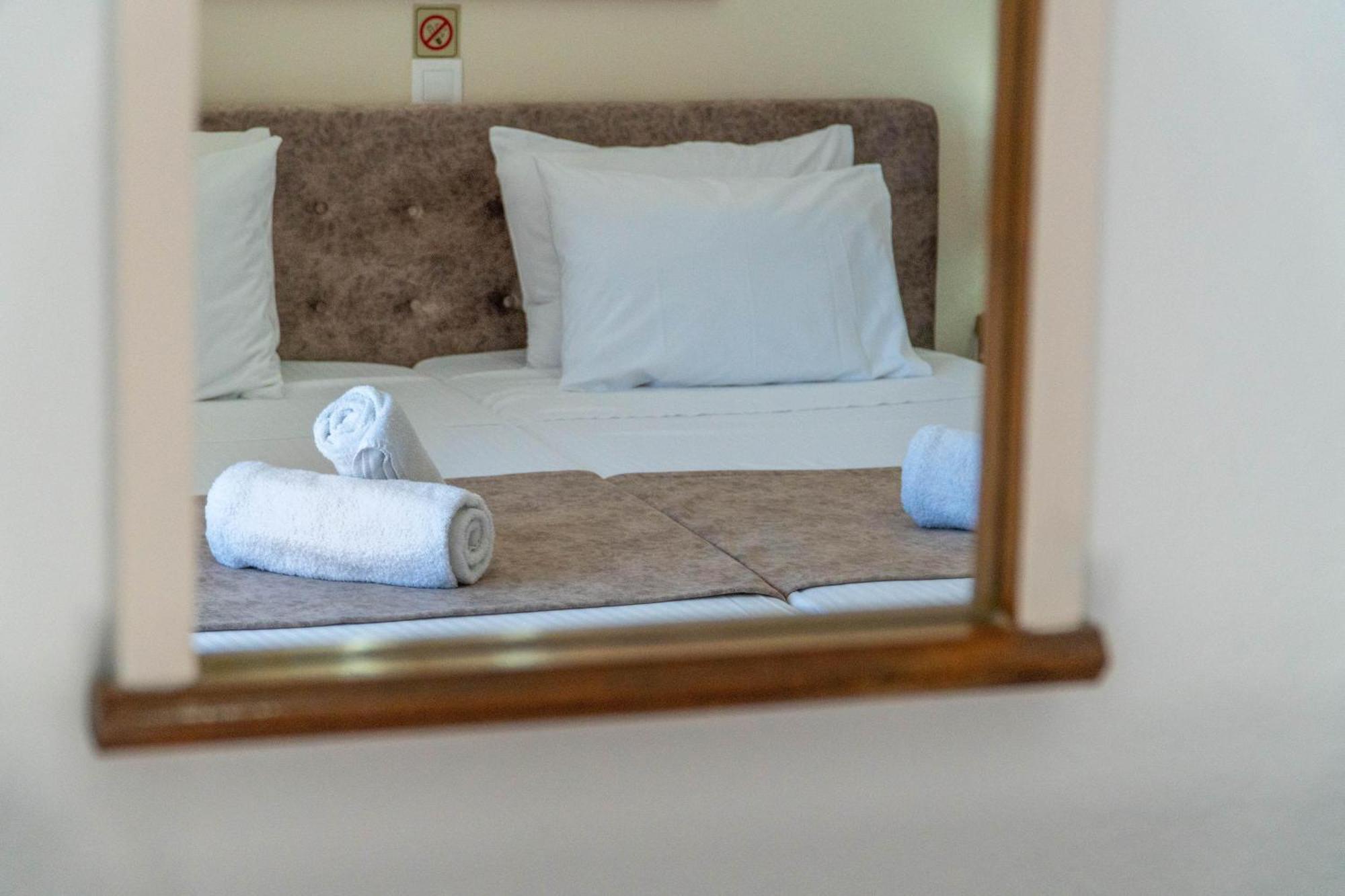 Angela Hotel & Apartments Gouvia Bagian luar foto