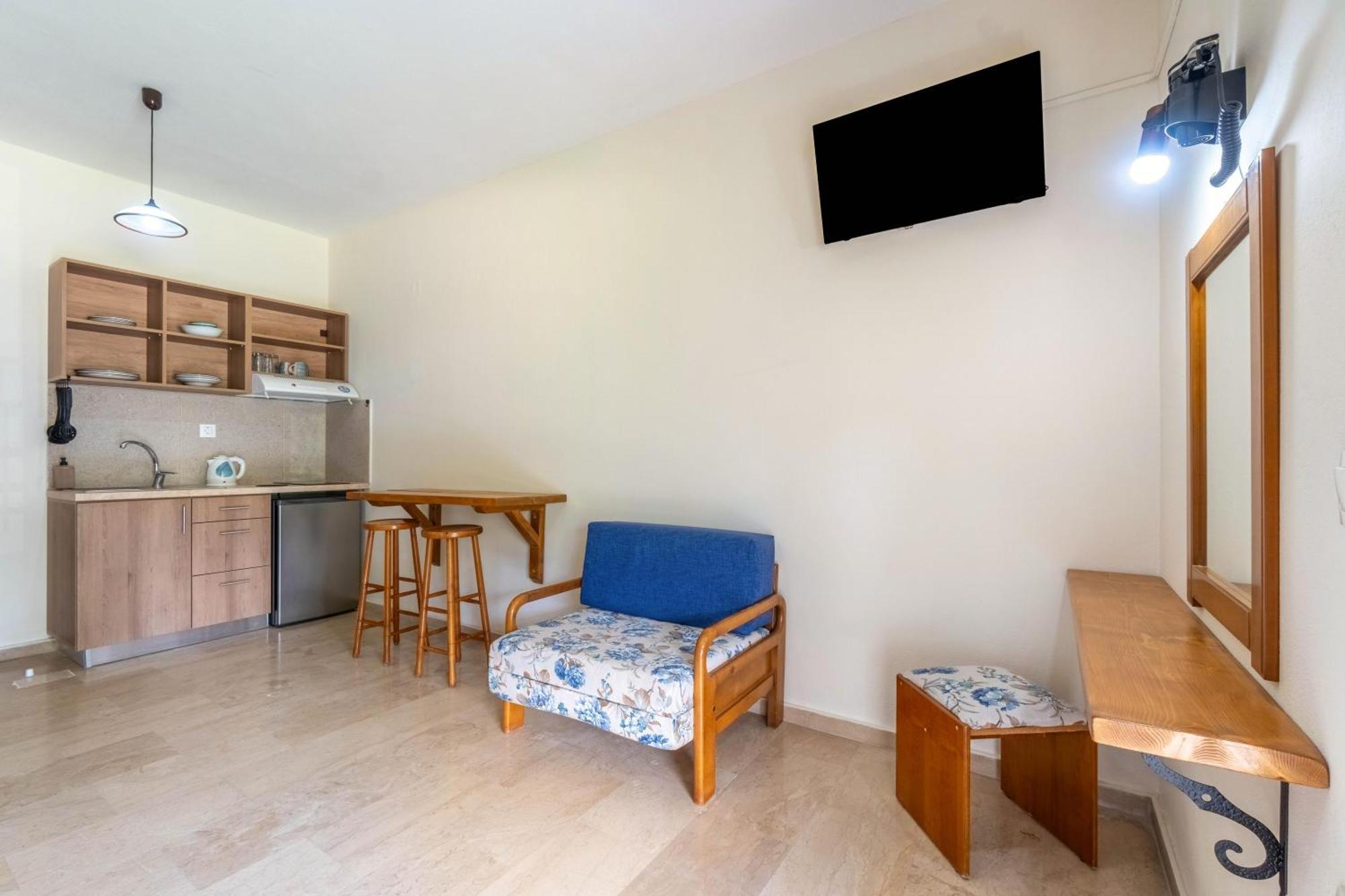 Angela Hotel & Apartments Gouvia Bagian luar foto
