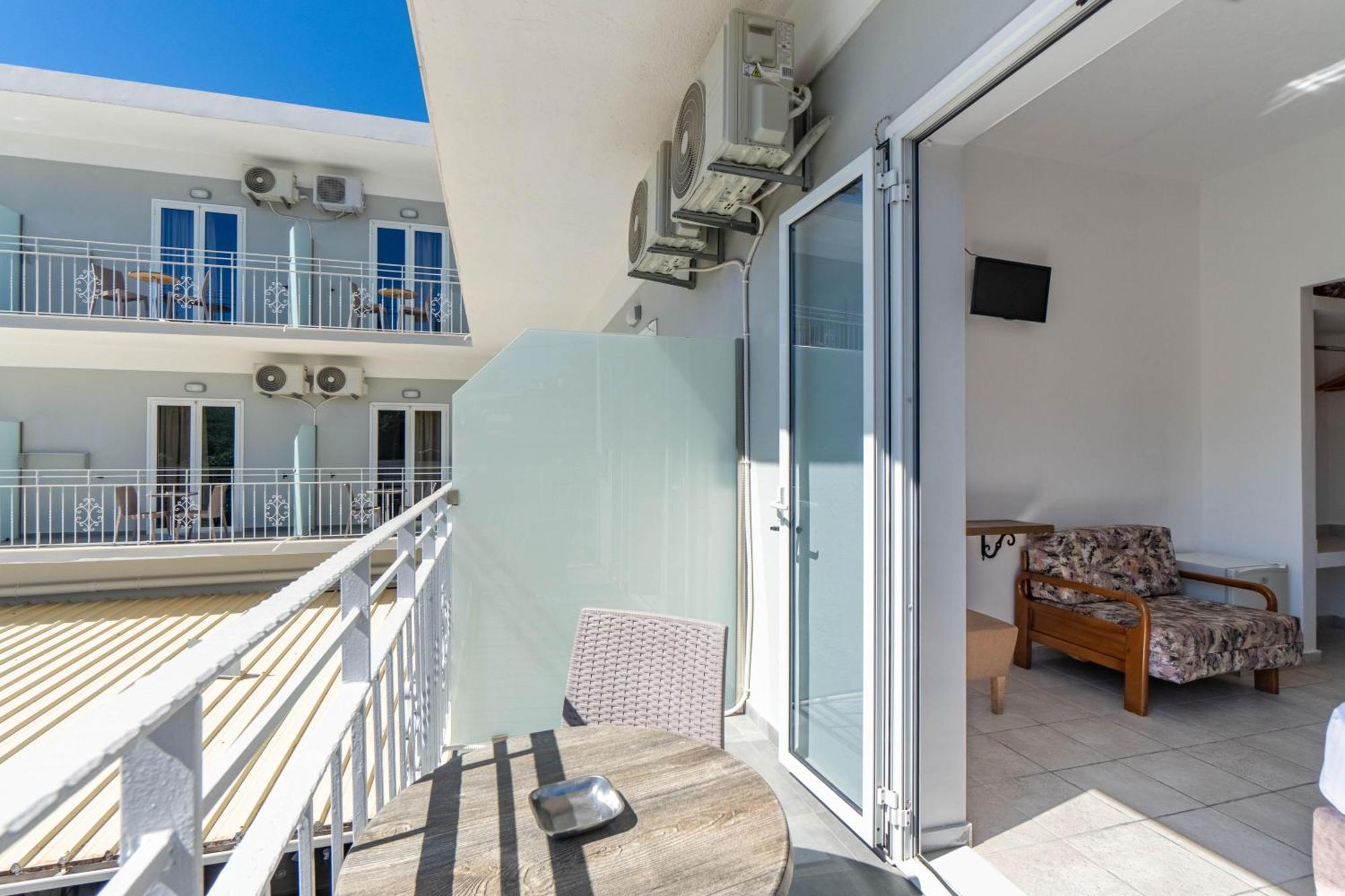 Angela Hotel & Apartments Gouvia Bagian luar foto