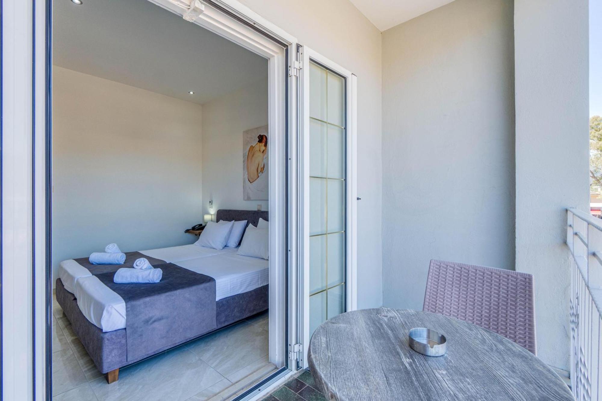 Angela Hotel & Apartments Gouvia Bagian luar foto