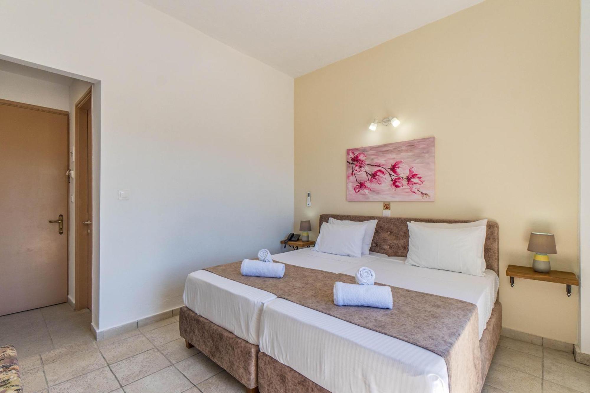 Angela Hotel & Apartments Gouvia Bagian luar foto