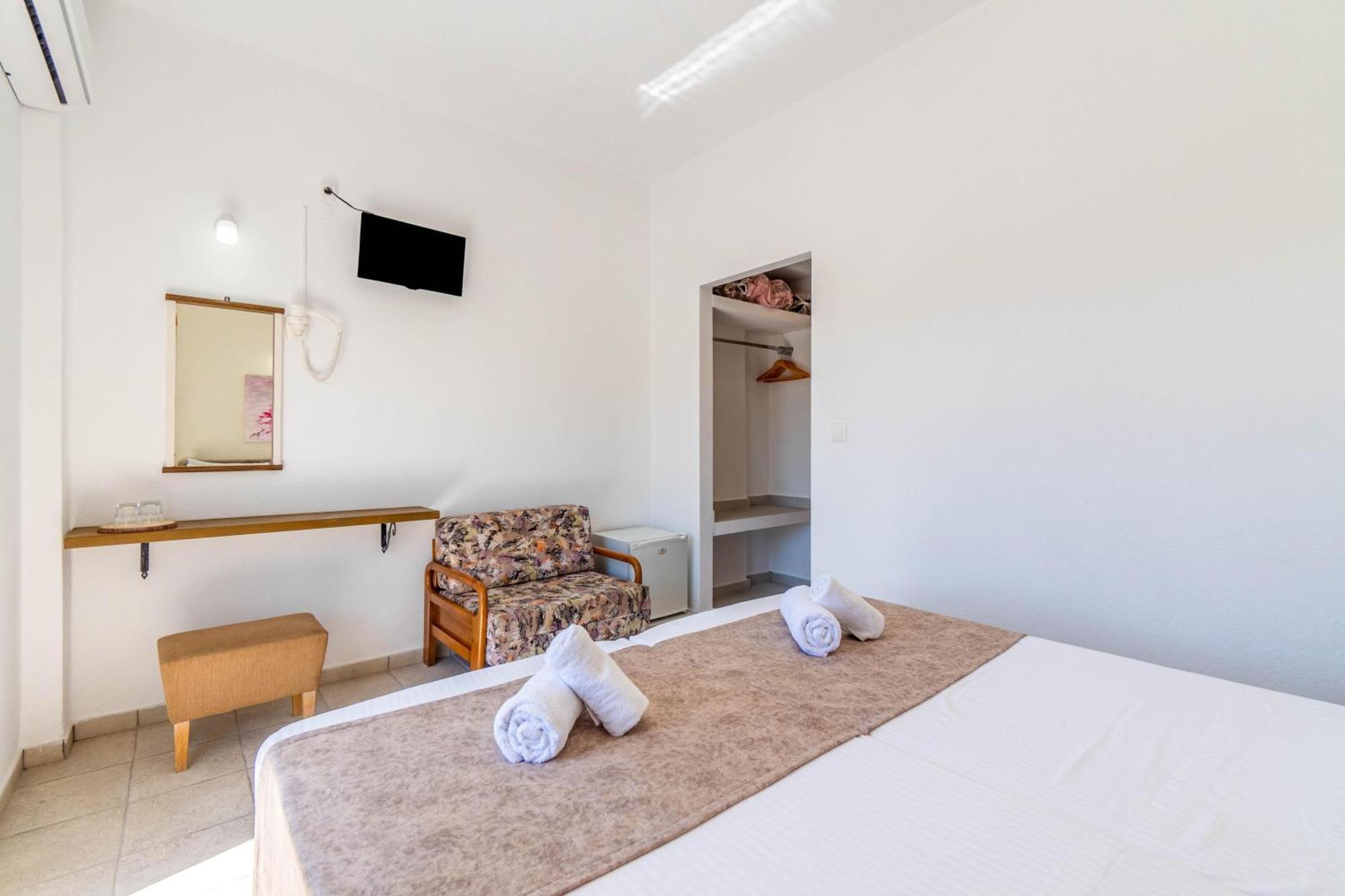 Angela Hotel & Apartments Gouvia Bagian luar foto