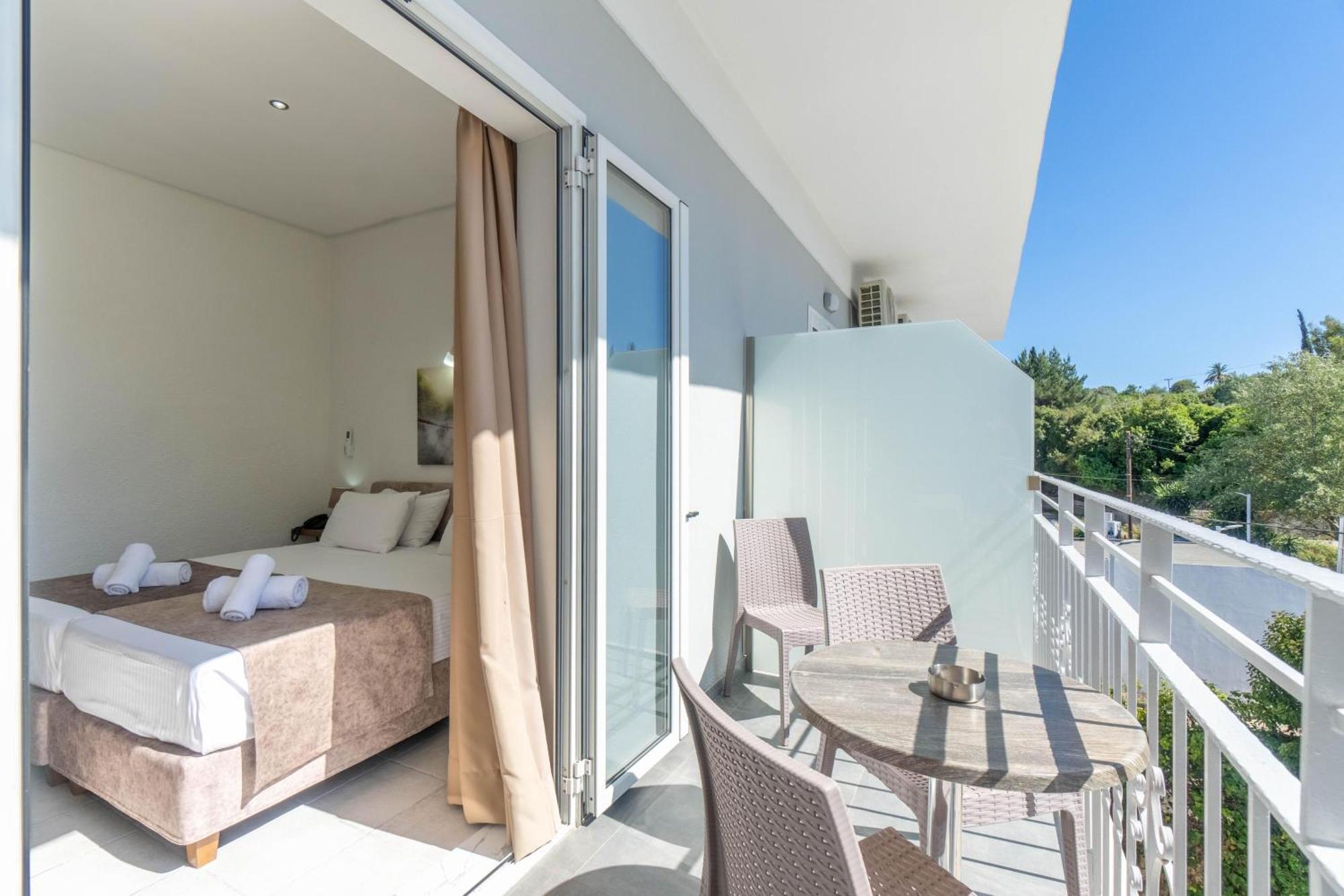 Angela Hotel & Apartments Gouvia Bagian luar foto